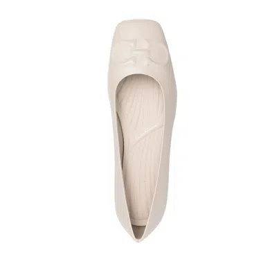 Ferragamo Ladies White Sneakers In Neutral