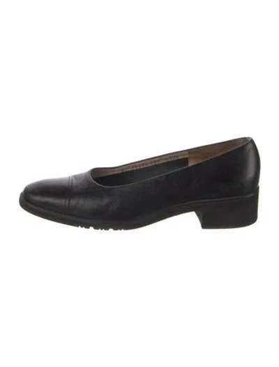 Pre-owned Ferragamo Leather Ballet Flats In Black