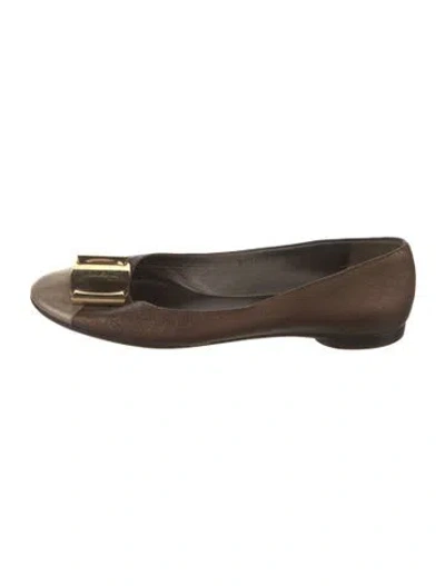 Pre-owned Ferragamo Leather Ballet Flats In Gold