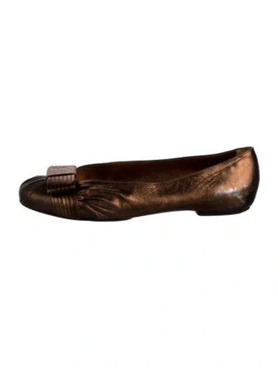 Pre-owned Ferragamo Leather Ballet Flats In Gold/metallic
