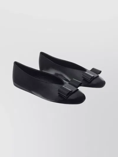 Ferragamo Leather Ballet Flats With Round Toe Design In Black