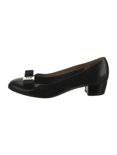 Pre-owned Ferragamo Leather Bow Accents Ballet Flats In Black