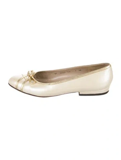 Pre-owned Ferragamo Leather Bow Accents Ballet Flats In Gold