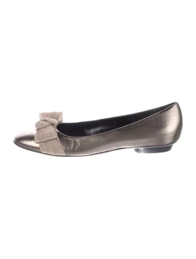 Pre-owned Ferragamo Leather Bow Accents Ballet Flats In Gold/metallic