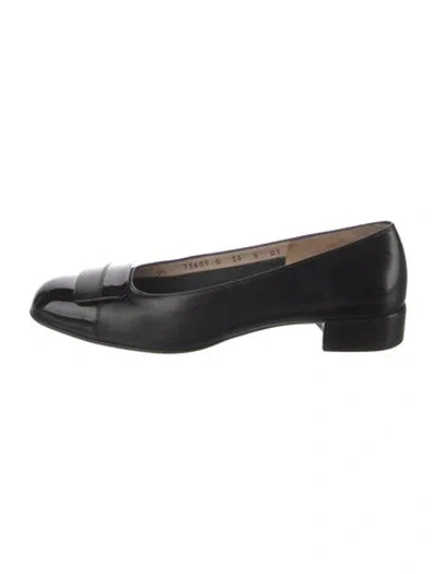 Pre-owned Ferragamo Leather Bow Accents Flats In Black