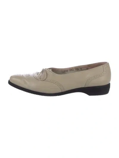 Pre-owned Ferragamo Leather Bow Accents Flats In Neutral