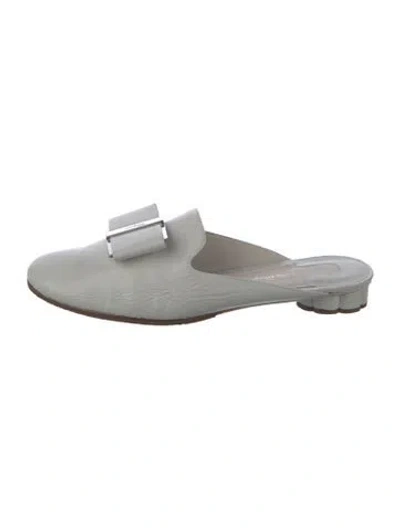 Pre-owned Ferragamo Leather Bow Accents Mules In Gray