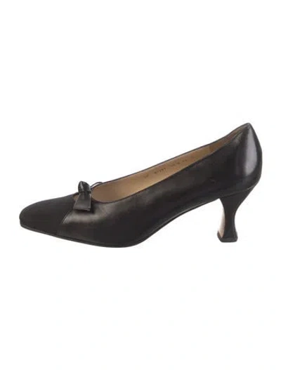 Pre-owned Ferragamo Leather Bow Accents Pumps In Black