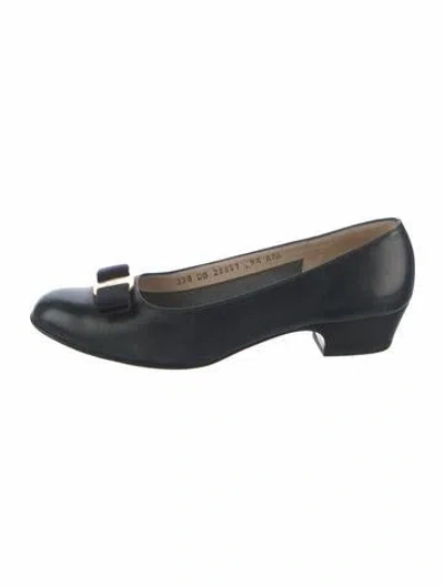 Pre-owned Ferragamo Leather Bow Accents Pumps In Black
