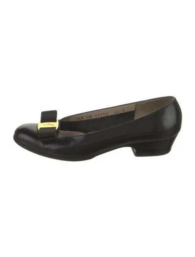Pre-owned Ferragamo Leather Bow Accents Pumps In Black