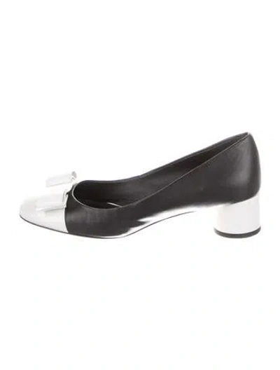 Pre-owned Ferragamo Leather Bow Accents Pumps In Black