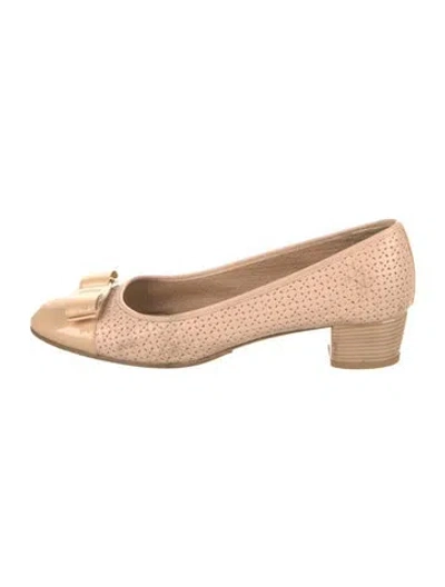 Pre-owned Ferragamo Leather Bow Accents Pumps In Neutral