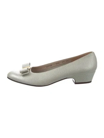 Pre-owned Ferragamo Leather Bow Accents Pumps In Neutral