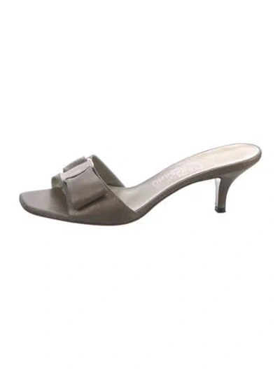 Pre-owned Ferragamo Leather Bow Accents Slides In Black