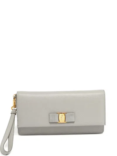 Pre-owned Ferragamo Leather Bow Clutch Bag In Gray