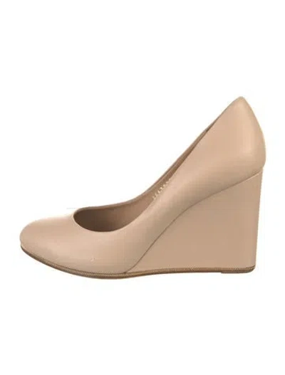 Pre-owned Ferragamo Leather Chain-link Accents Pumps In Neutral