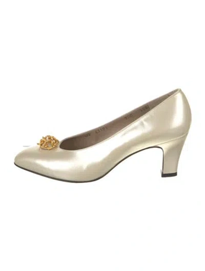Pre-owned Ferragamo Leather Chain-link Accents Pumps W/ Tags In Neutral