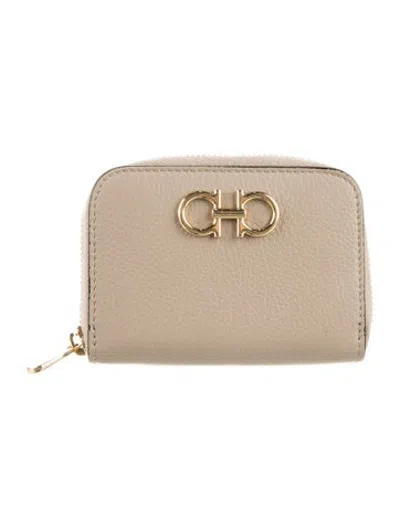 Pre-owned Ferragamo Leather Coin Pouch In Neutrals