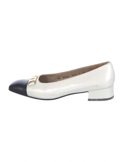 Pre-owned Ferragamo Leather Colorblock Pattern Pumps In White