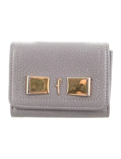 Pre-owned Ferragamo Leather Compact Wallet In Gray