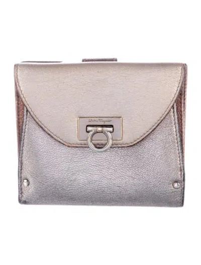 Pre-owned Ferragamo Leather Compact Wallet In Metallic