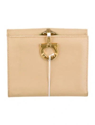 Pre-owned Ferragamo Leather Compact Wallet In Neutrals