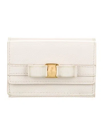 Pre-owned Ferragamo Leather Compact Wallet In Neutrals