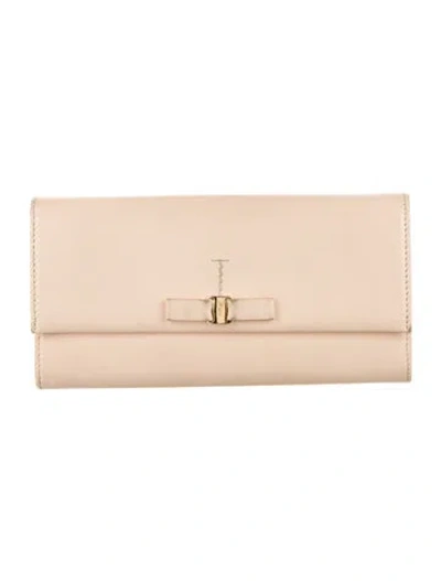 Pre-owned Ferragamo Leather Continental Wallet In Neutral