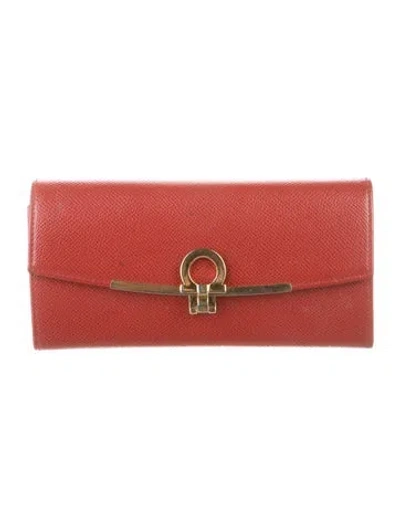 Pre-owned Ferragamo Leather Continental Wallet In Red
