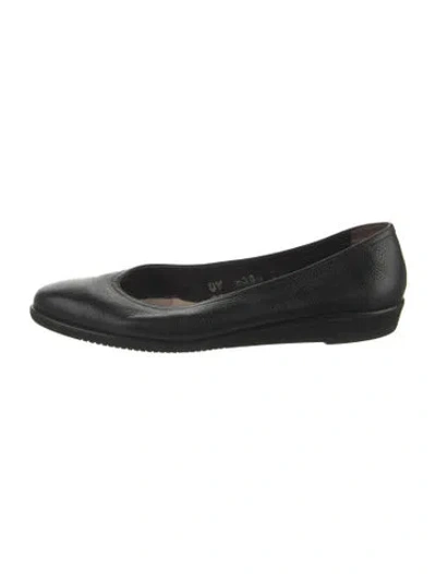 Pre-owned Ferragamo Leather Flats In Black