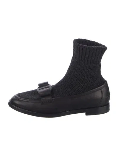 Pre-owned Ferragamo Leather Flats In Black