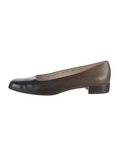 Pre-owned Ferragamo Leather Flats In Black