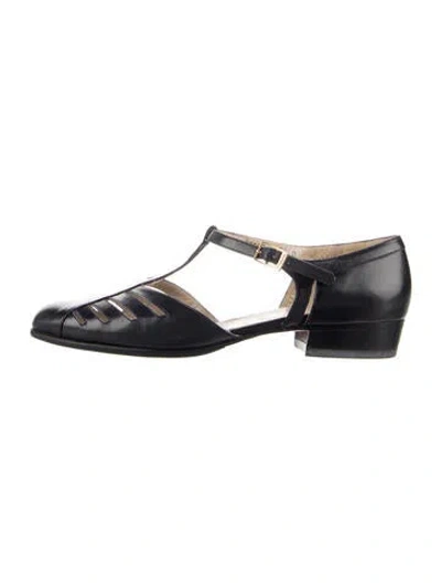 Pre-owned Ferragamo Leather Flats In Black