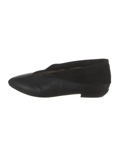 Pre-owned Ferragamo Leather Flats In Black