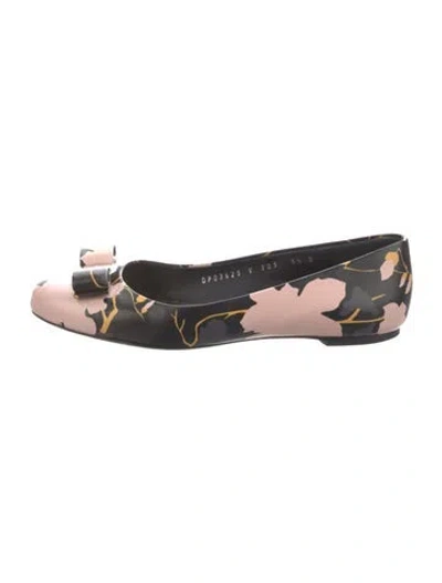 Pre-owned Ferragamo Leather Floral Print Ballet Flats In Black