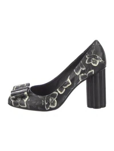 Pre-owned Ferragamo Leather Floral Print Pumps In Black