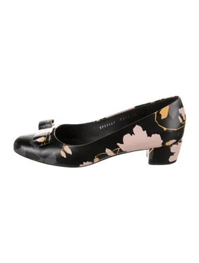 Pre-owned Ferragamo Leather Floral Print Pumps In Black