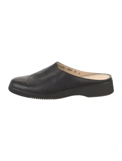 Pre-owned Ferragamo Leather Mules In Black