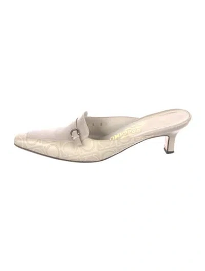 Pre-owned Ferragamo Leather Mules In Neutral
