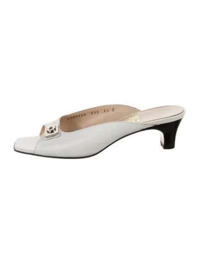 Pre-owned Ferragamo Leather Mules In White