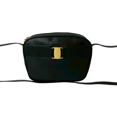 Pre-owned Ferragamo Leather Pochette Shoulder Bag () In Black