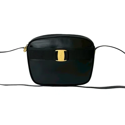 Pre-owned Ferragamo Leather Pochette Shoulder Bag () In Black