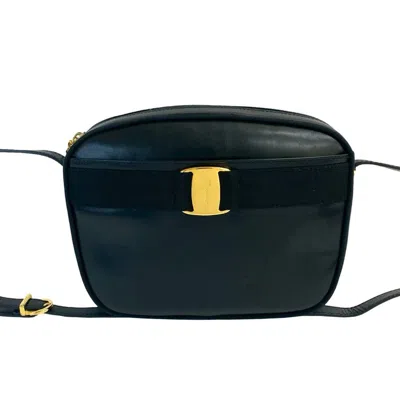 Pre-owned Ferragamo Leather Pochette Shoulder Bag () In Black