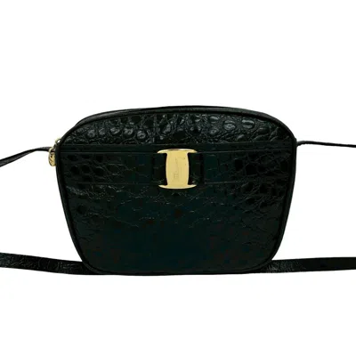 Pre-owned Ferragamo Leather Pochette Shoulder Bag () In Black