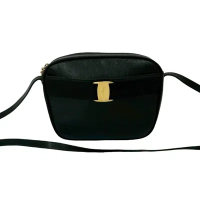 Pre-owned Ferragamo Leather Pochette Shoulder Bag () In Black