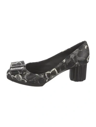 Pre-owned Ferragamo Leather Printed Pumps In Black