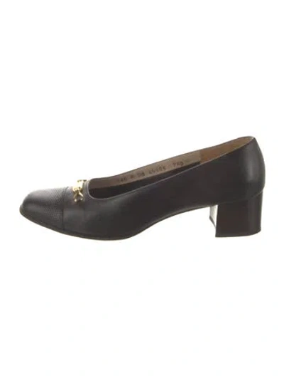 Pre-owned Ferragamo Leather Pumps In Black
