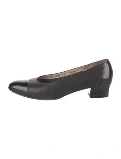 Pre-owned Ferragamo Leather Pumps In Black