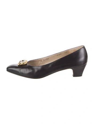 Pre-owned Ferragamo Leather Pumps In Black