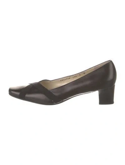 Pre-owned Ferragamo Leather Pumps In Black